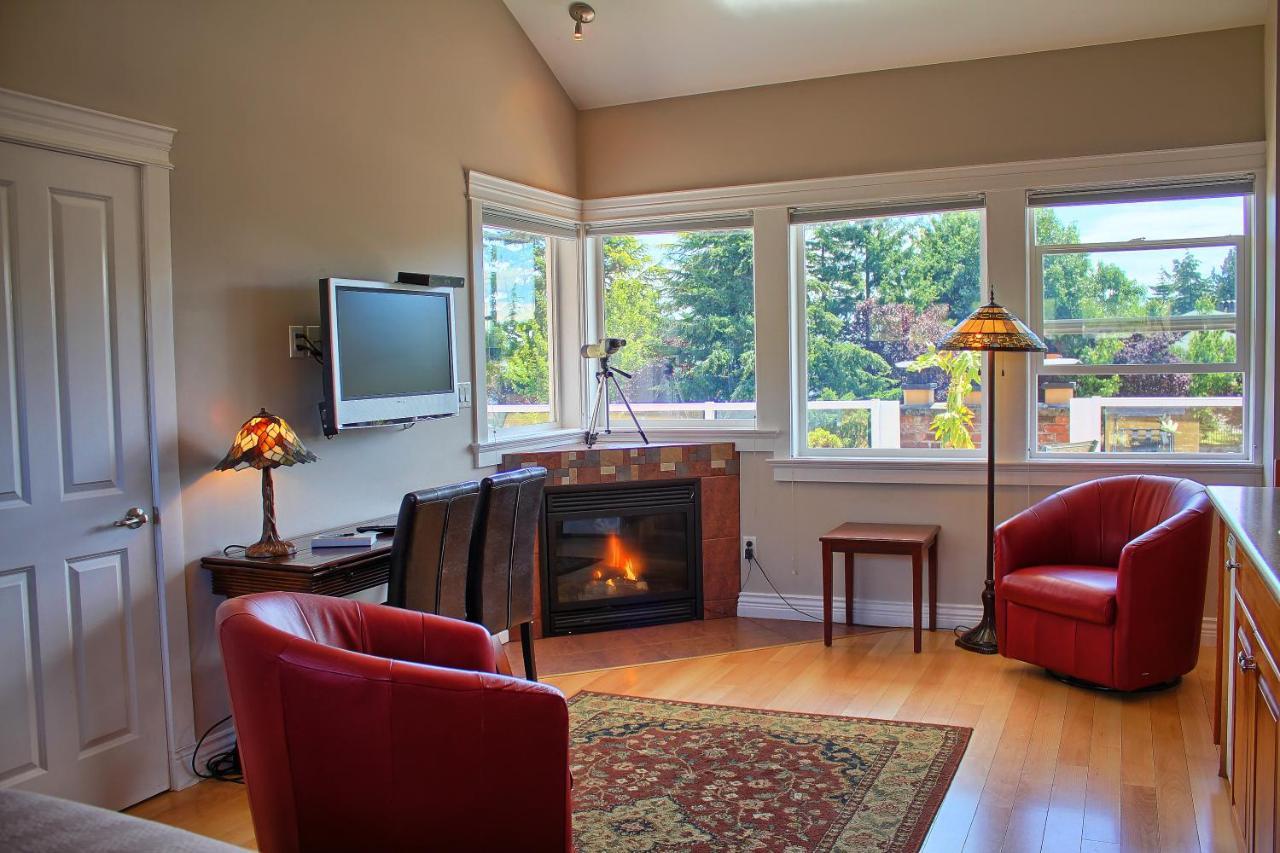Colwood Birds Of A Feather Victoria Oceanfront Studio Suites מראה חיצוני תמונה