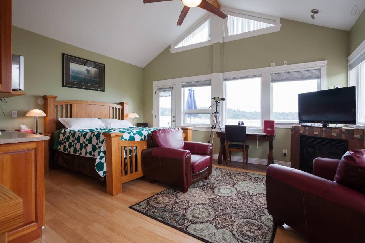 Colwood Birds Of A Feather Victoria Oceanfront Studio Suites מראה חיצוני תמונה