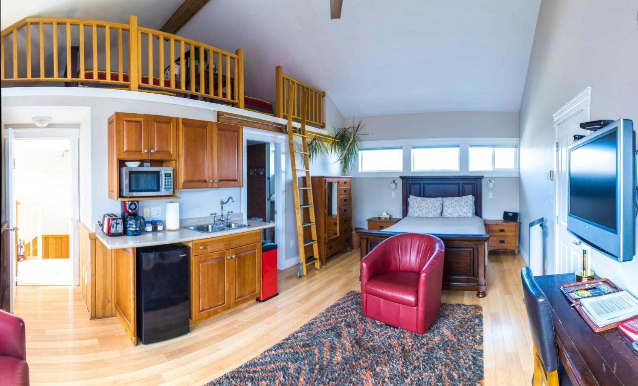 Colwood Birds Of A Feather Victoria Oceanfront Studio Suites מראה חיצוני תמונה
