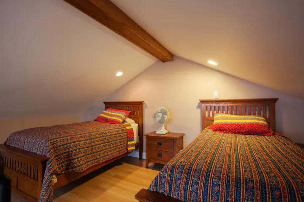 Colwood Birds Of A Feather Victoria Oceanfront Studio Suites מראה חיצוני תמונה