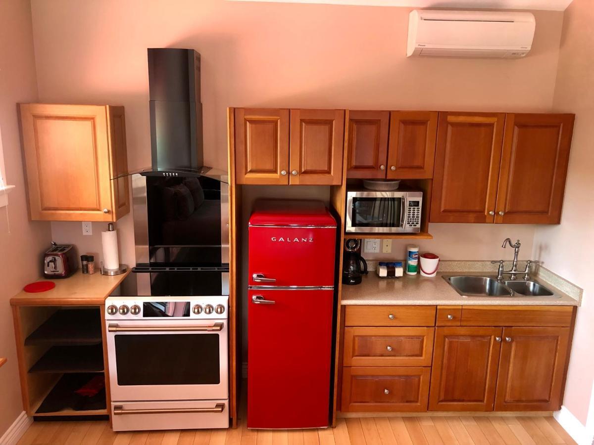 Colwood Birds Of A Feather Victoria Oceanfront Studio Suites מראה חיצוני תמונה