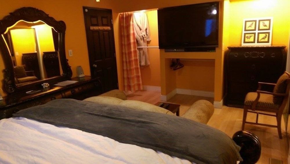 Colwood Birds Of A Feather Victoria Oceanfront Studio Suites מראה חיצוני תמונה