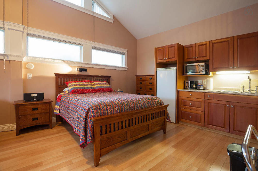 Colwood Birds Of A Feather Victoria Oceanfront Studio Suites מראה חיצוני תמונה