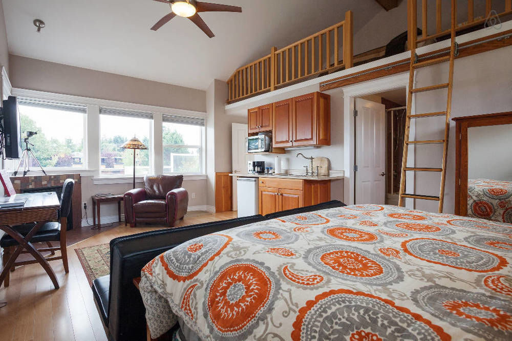 Colwood Birds Of A Feather Victoria Oceanfront Studio Suites מראה חיצוני תמונה