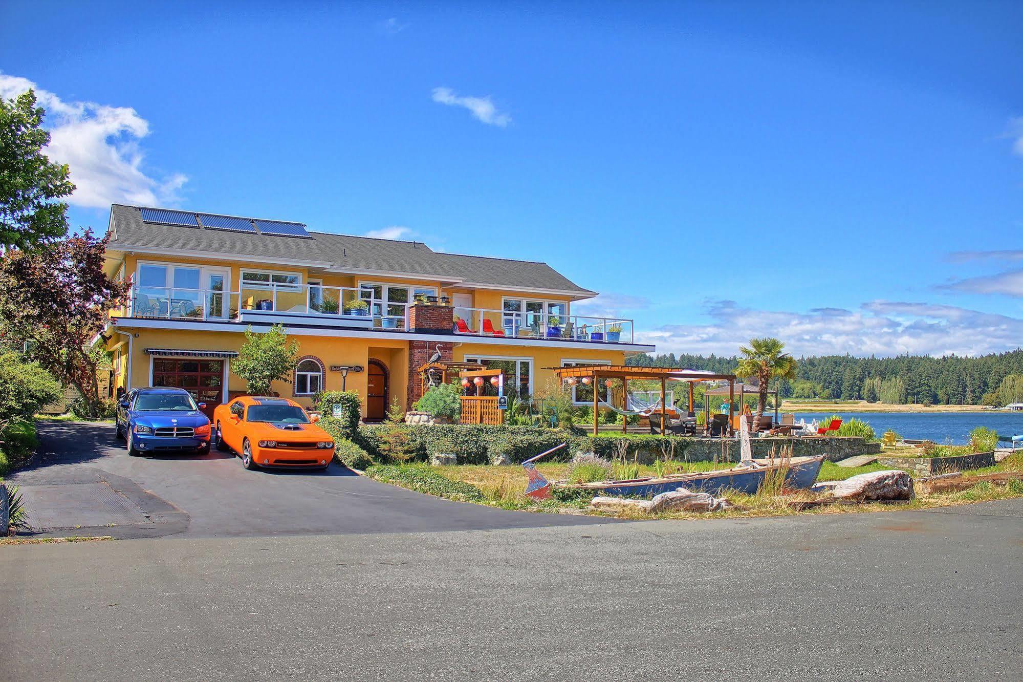 Colwood Birds Of A Feather Victoria Oceanfront Studio Suites מראה חיצוני תמונה