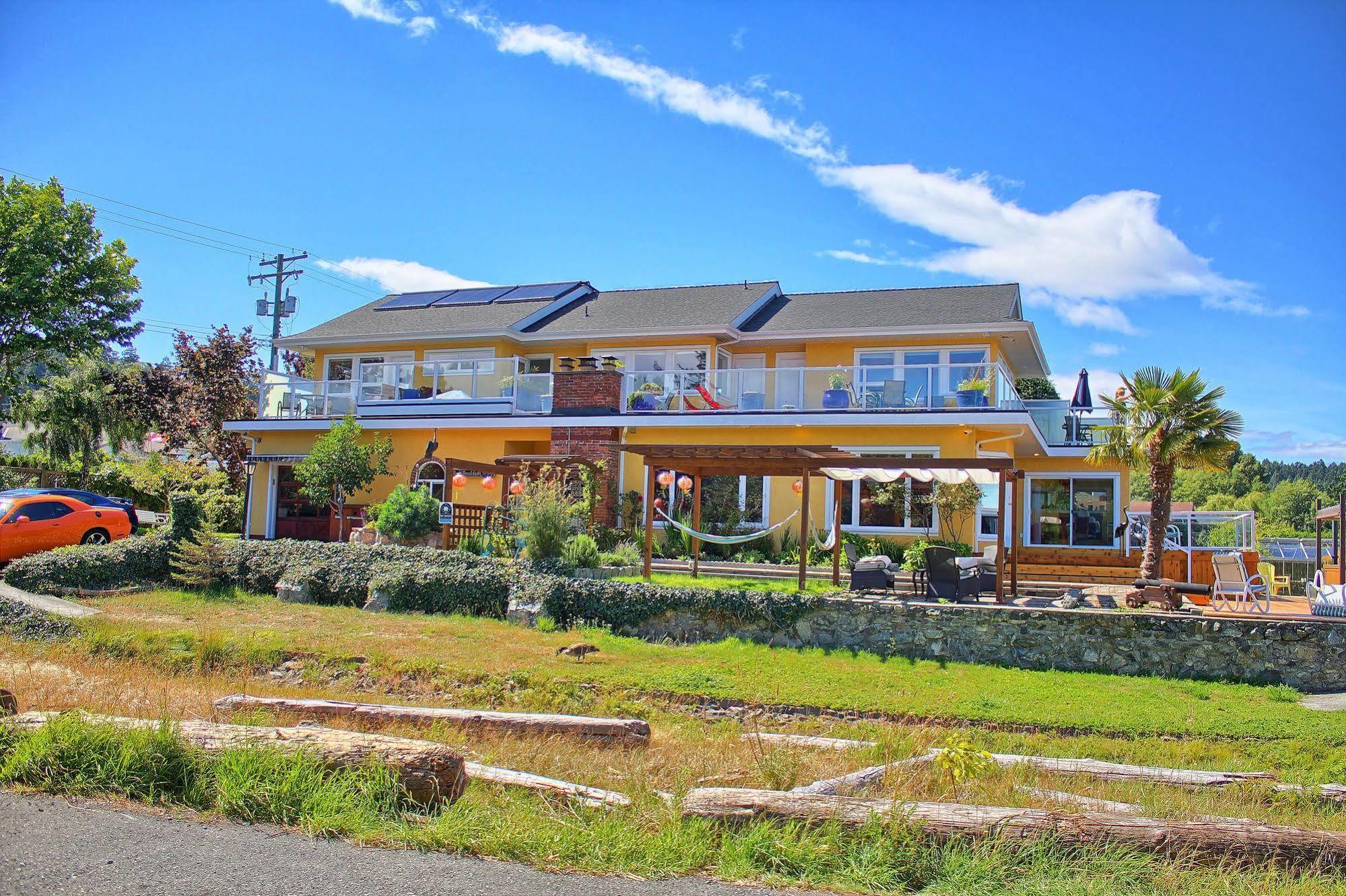 Colwood Birds Of A Feather Victoria Oceanfront Studio Suites מראה חיצוני תמונה