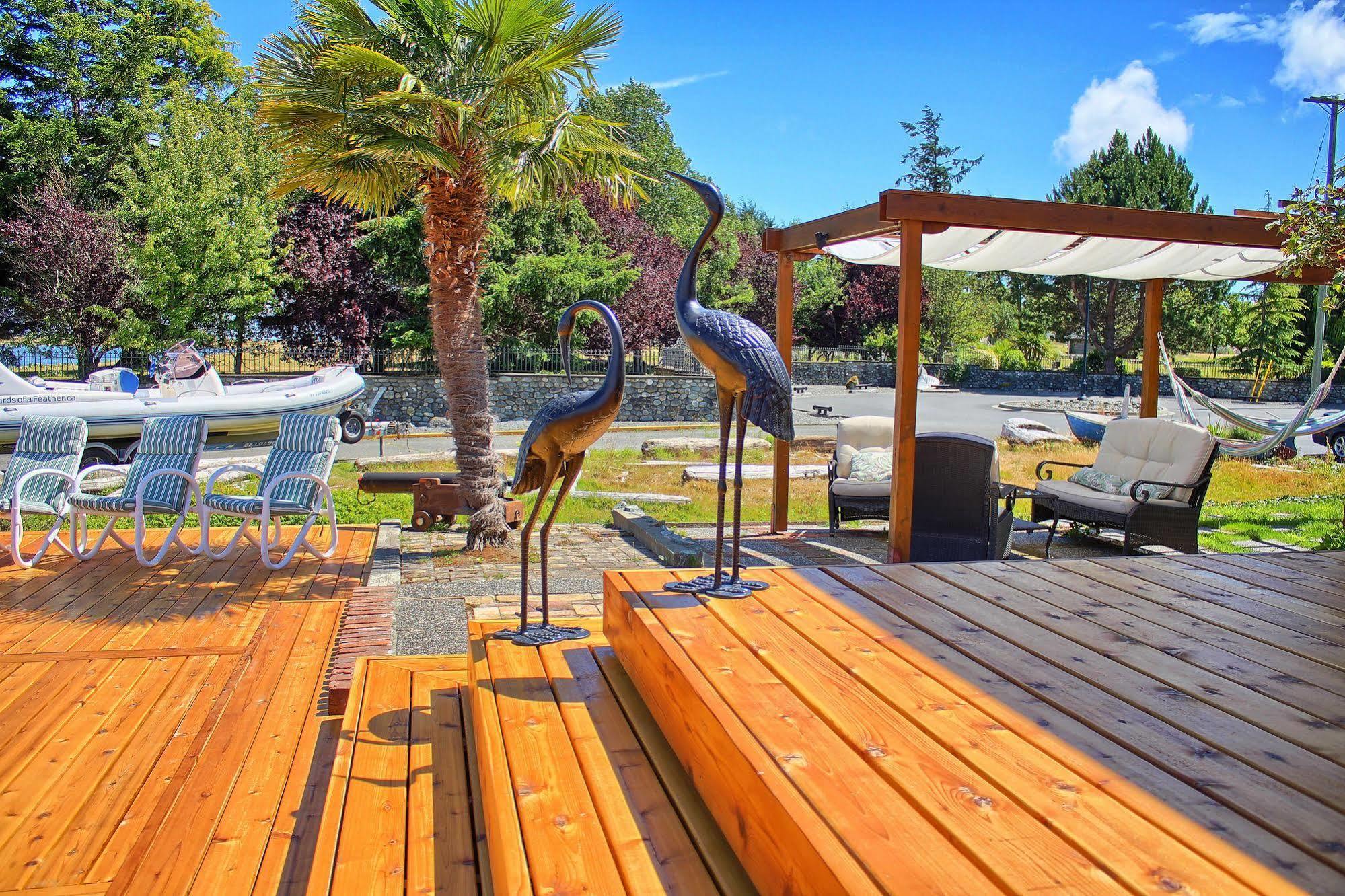 Colwood Birds Of A Feather Victoria Oceanfront Studio Suites מראה חיצוני תמונה