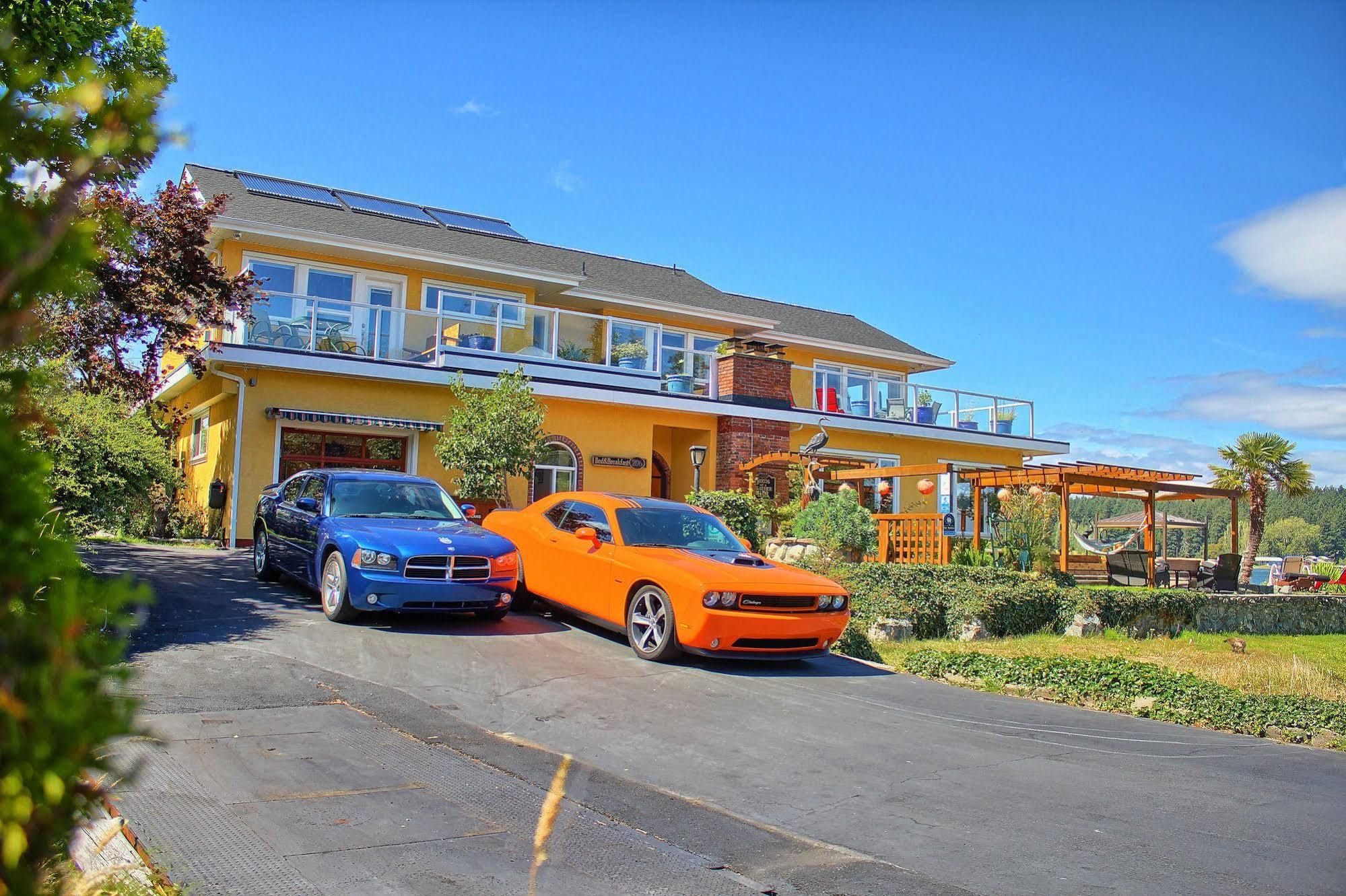 Colwood Birds Of A Feather Victoria Oceanfront Studio Suites מראה חיצוני תמונה