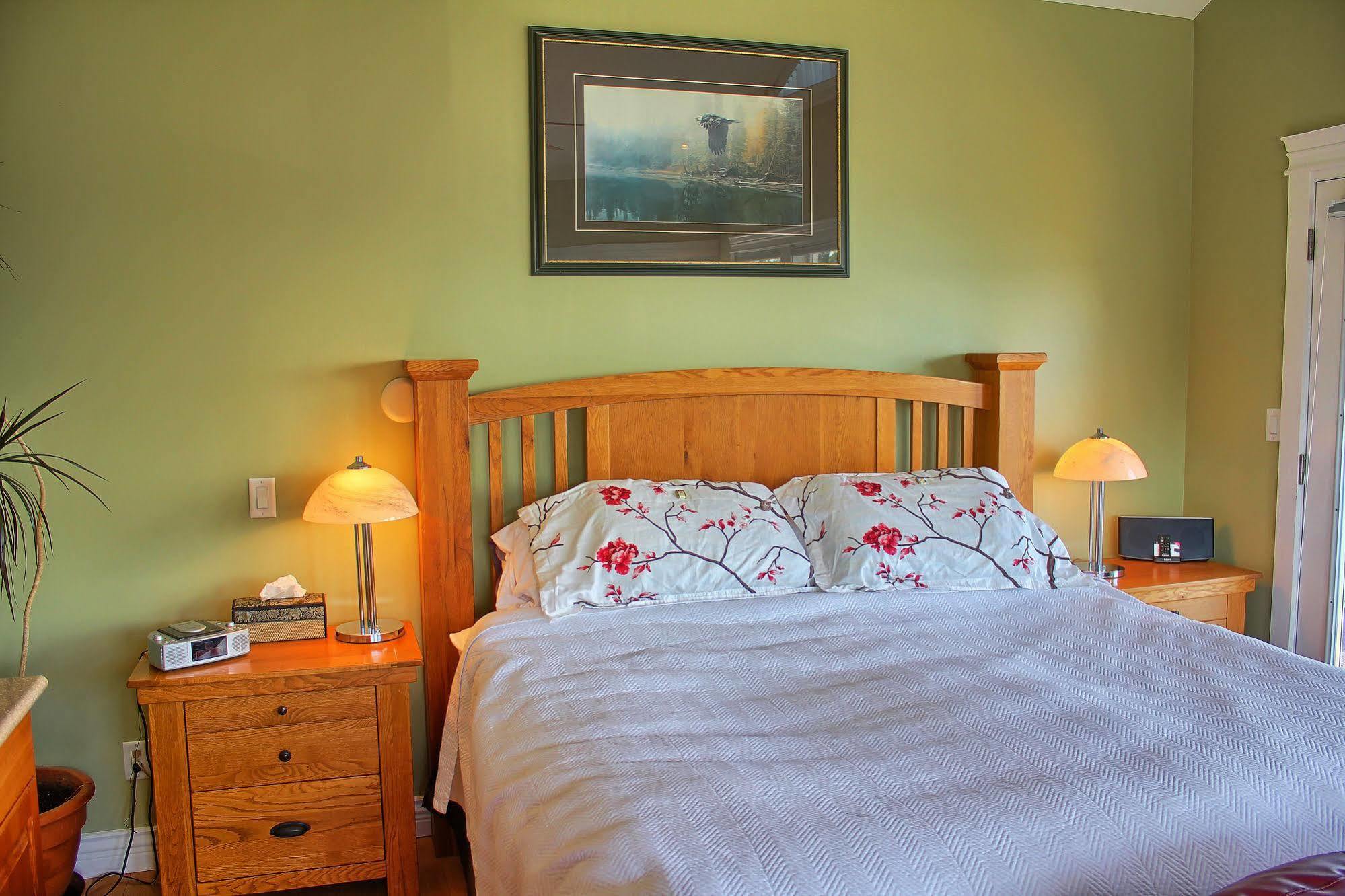 Colwood Birds Of A Feather Victoria Oceanfront Studio Suites מראה חיצוני תמונה